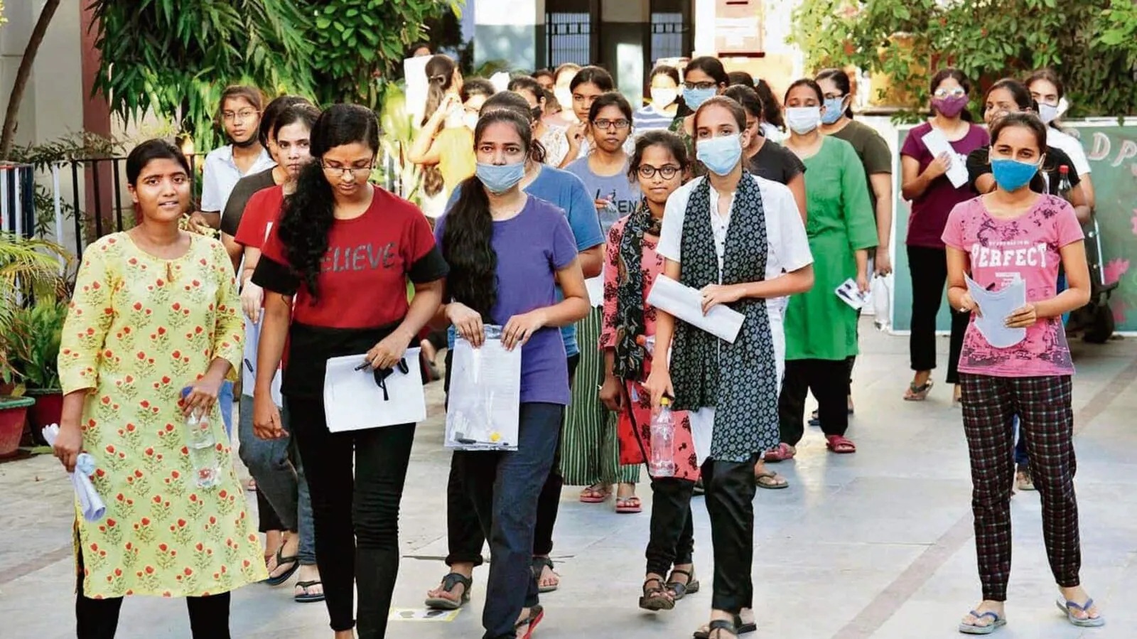 येत्या १५ तारखेला होणार असलेली NEET परीक्षा पुढं ढकलली