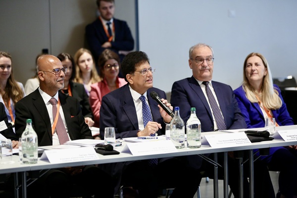 Piyush Goyal Co-Chairs MEM Industry Roundtable in Switzerland; MoU Signed