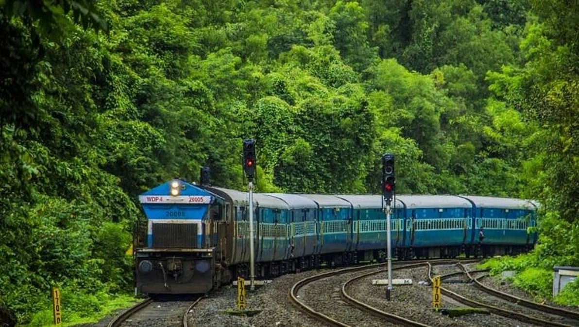 अतिरिक्त गर्दी टाळण्यासाठी एलटीटी मुंबई ते मडगाव आणि हडपसर ते हिसार दरम्यान धावणाऱ्या विशेष रेल्वेगाडीच्या फेऱ्यांमध्ये वाढ