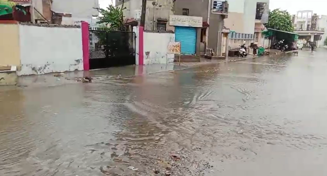 हिमाचल प्रदेश: तेज वर्षा, बादल फटने से जान-माल का व्‍यापक नुकसान