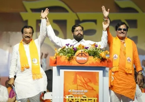 माजी मंत्री आणि काँग्रेसचे माजी आमदार सिध्दाराम म्हेत्रे आणि त्यांचे बंधु शंकर म्हेत्रे यांचा शिवसेना पक्षात प्रवेश