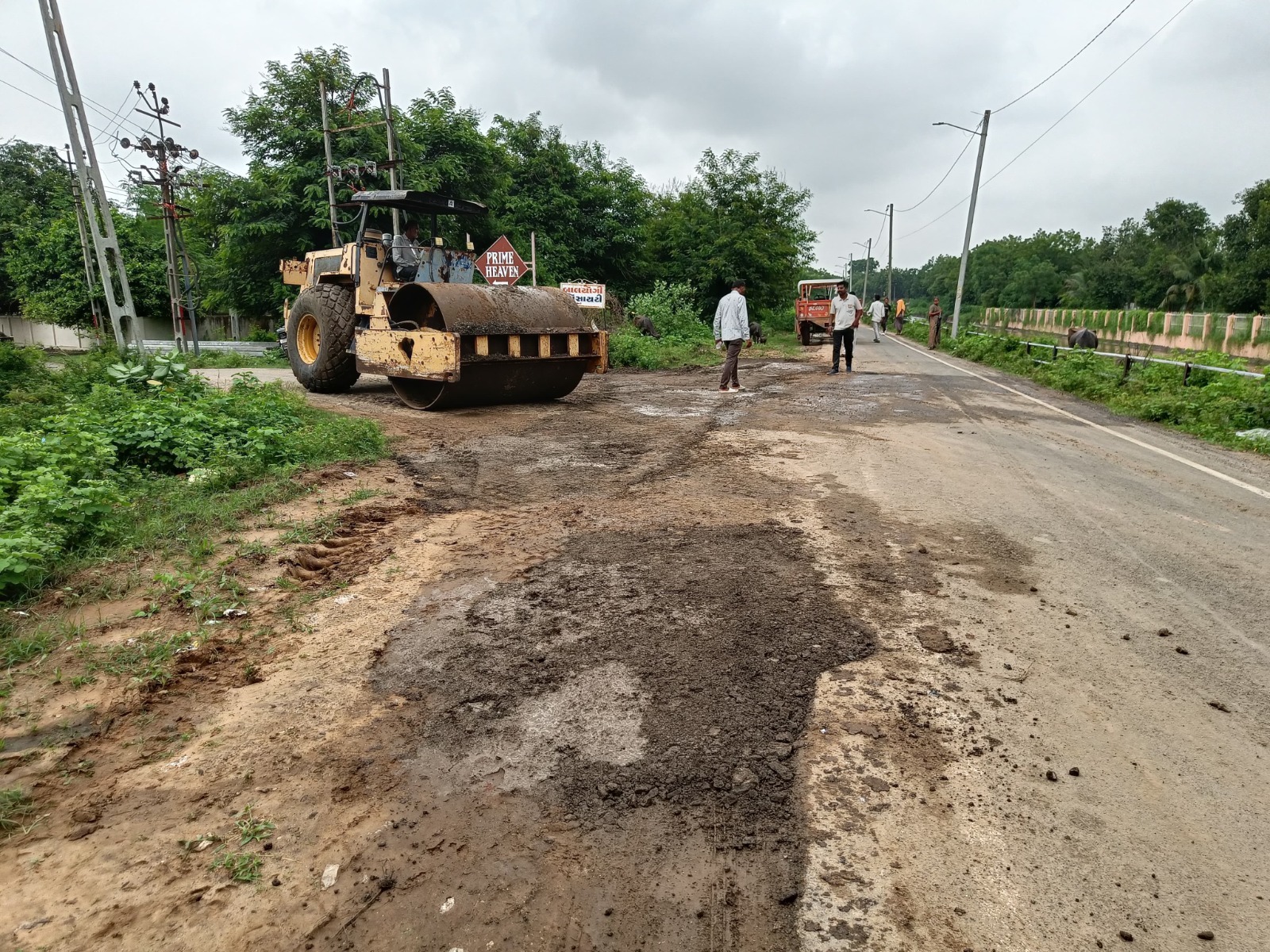 રાજકોટ, સુરેન્દ્રનગર તેમજ કચ્છ સહિતના જિલ્લાઓમાં બિસમાર માર્ગની મરામતનુ કાર્ય પૂરજોશમાં