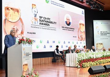 উপরাষ্ট্রপতি জগদীপ ধনখড় বলেছেন, বর্তমান সংকটকালীন বিশ্বে স্থিতিশীল অর্থনীতি ও গ্লোবাল ভ্যালু চেনে, বিশ্বাসযোগ্য বাণিজ্যিক অংশীদার হিসেবে ভারত, সঠিক পথে এগোচ্ছে।