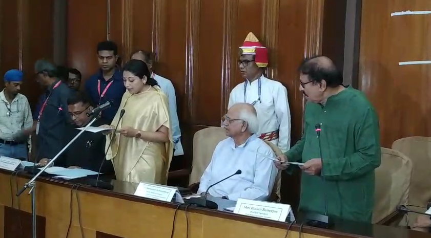 নদীয়ার কালিগঞ্জ বিধানসভা উপনির্বাচনে জয়ী তৃনমূল কংগ্রেস প্রার্থী আলিফা আহমেদ আজ বিধায়ক হিসাবে শপথ নিয়েছেন।