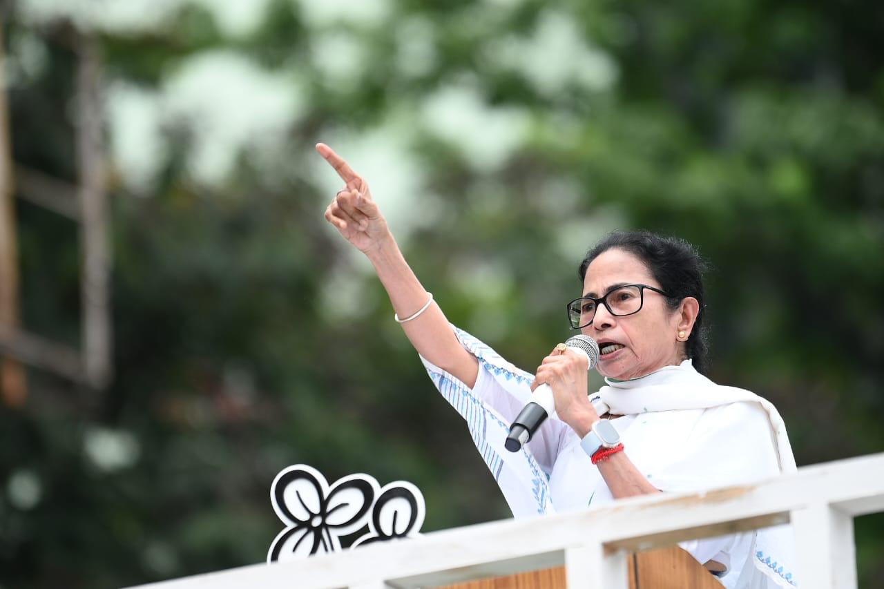 তৃণমূল কংগ্রেস নেত্রী মুখ্যমন্ত্রী মমতা ব্যানার্জি বিভিন্ন রাজ্যে বাংলাভাষীদের হেনস্থার অভিযোগে আগামী ২৭-শে জুলাই থেকে আন্দোলনের ডাক দিয়েছেন।
