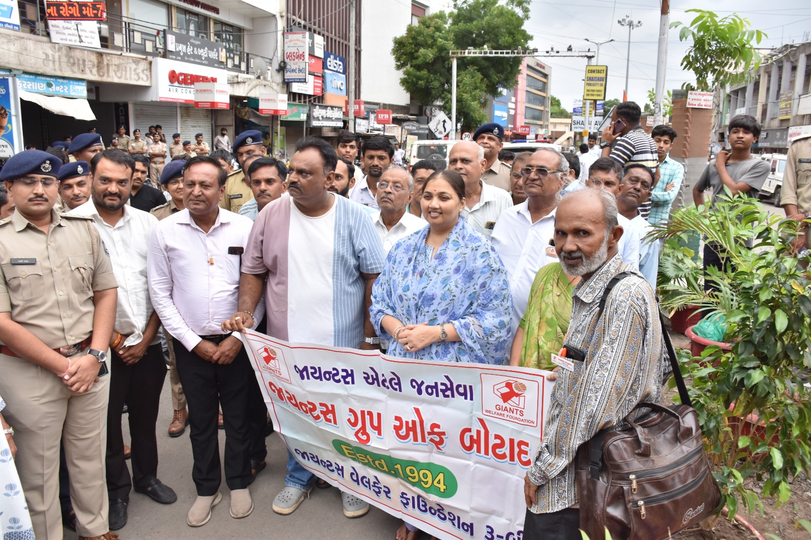 બોટાદ જિલ્લાનાં પ્રભારી મંત્રી ભાનુબેન બાબરિયાએ આજે ટ્રાફિક સિગ્નલનું અનાવરણ કર્યું.