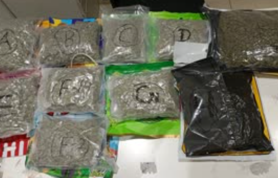 અમદાવાદ હવાઈ મથક પરથી સાડા છ કિલો કેફી પદાર્થ સાથે એક મહિલા મુસાફરની ધરપકડ