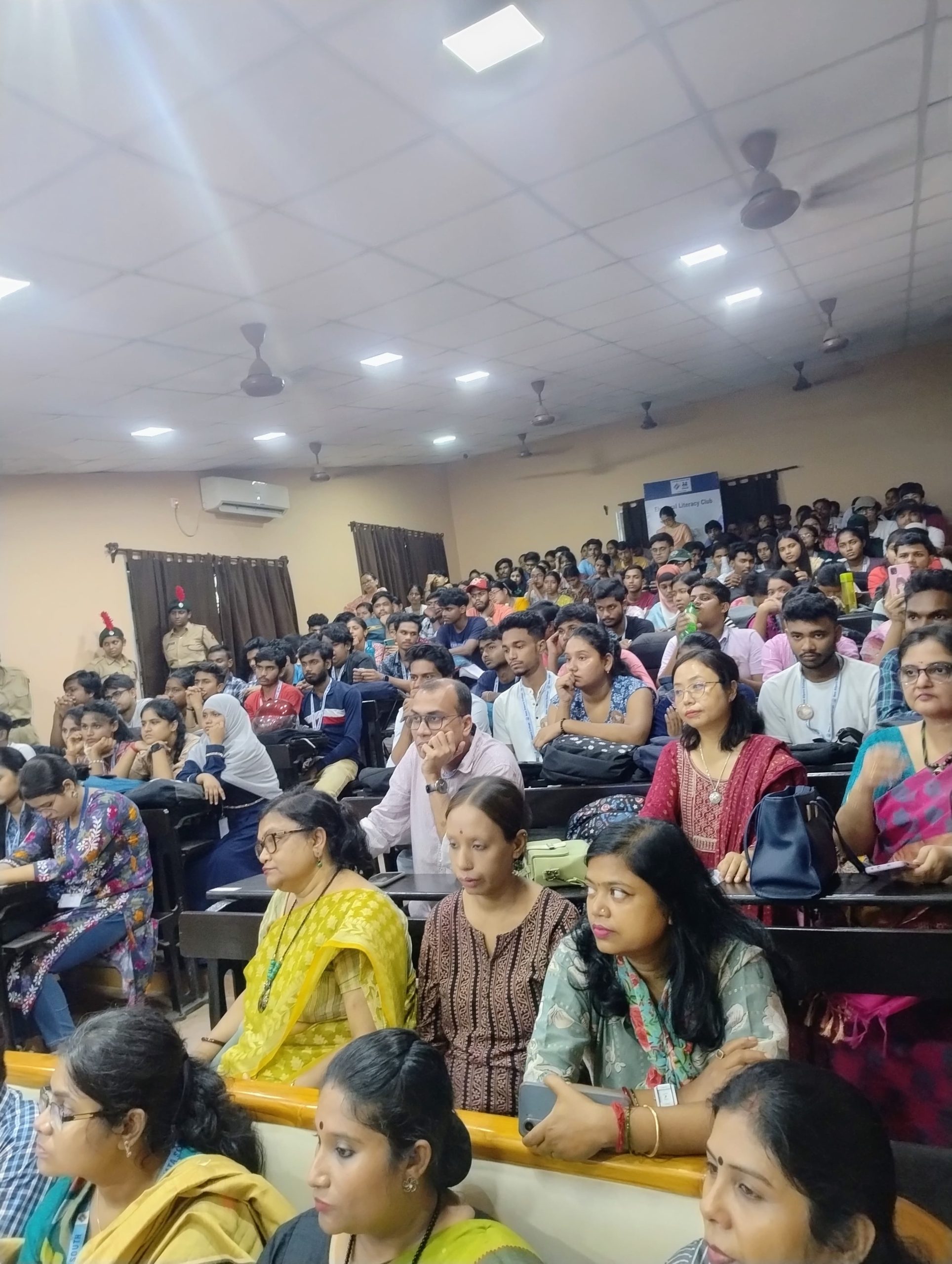 নবাগত তরুণ ভোটারদের মধ্যে নির্বাচনী সচেতনতা বৃদ্ধি করতে SVEEP প্রোগ্রামের অধীনে আজ ১৬০ – রাসবিহারী বিধানসভা কেন্দ্রে নিউ আলিপুর কলেজ একটি প্রচার কর্মসূচি অনুষ্ঠিত হয়