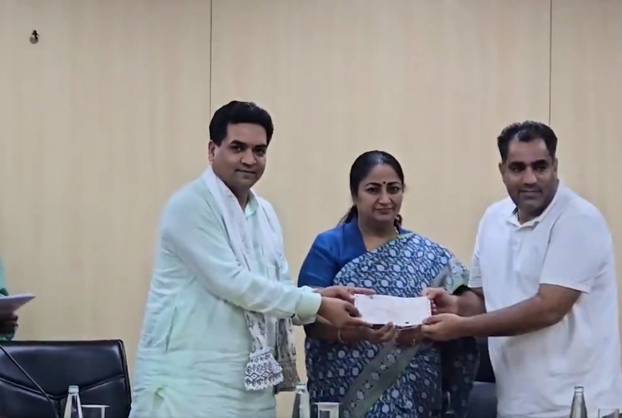 कोविड पीड़ितों को 5 लाख का मुआवजा: दिल्ली सरकार