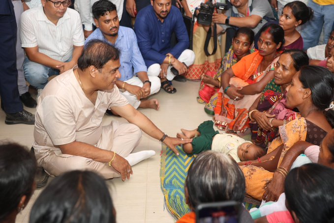 গোলাঘাটৰ সৰুপথাৰত বান পৰিস্থিতিৰ বুজ ল’লে মুখ্যমন্ত্ৰী ড০ হিমন্ত বিশ্ব শৰ্মাই