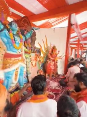 मुख्यमंत्री रेखा गुप्ता ने कावंड़ियों का पुष्पवर्षा से किया स्वागत