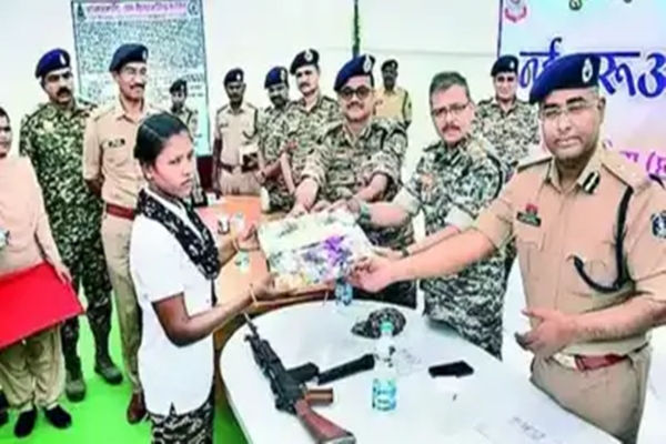 Chhattisgarh: 12 Maoists surrender in Dantewada