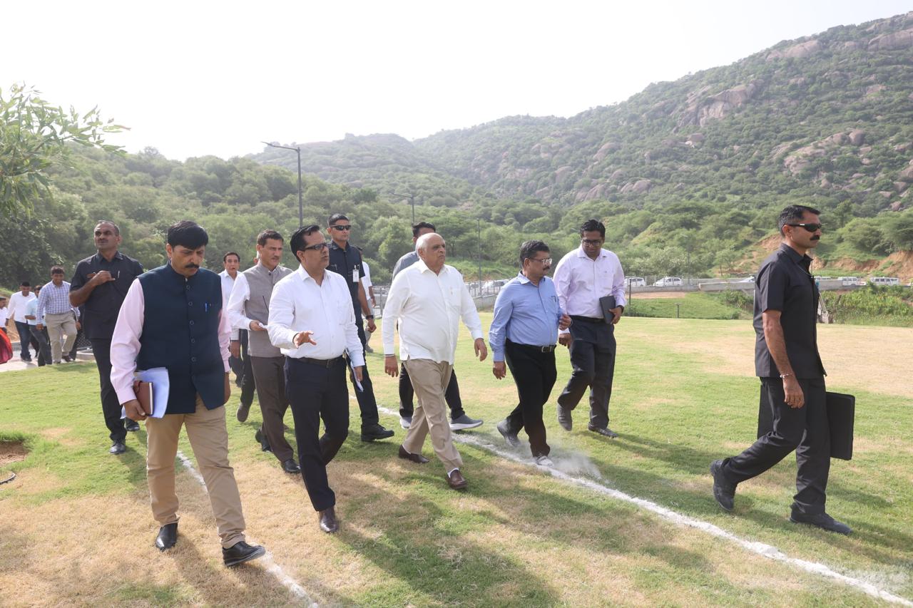 મુખ્યમંત્રીએ ધરોઈ બંધ વિસ્તારમાં વૈશ્વિક કક્ષાની પરિયોજનાના વિકાસકાર્યોનું સ્થળ નિરીક્ષણ કર્યું