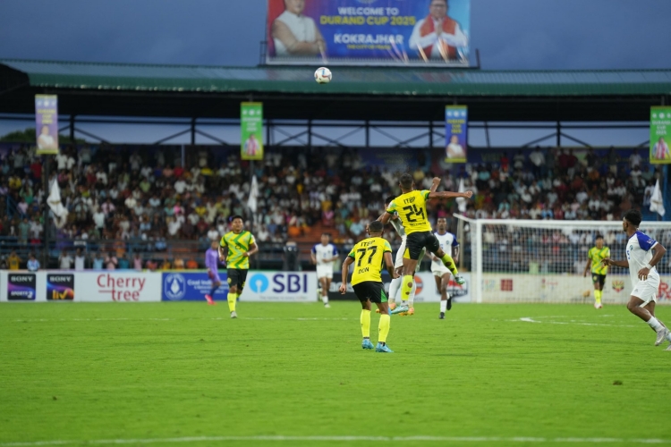 ডুৰাণ্ড কাপ ফুটবল প্রতিযোগিতাৰ কোকৰাঝাৰত অনুষ্ঠিত প্ৰথমখন খেলত কাৰ্বি আংলং মর্নিং ষ্টাৰ আই টি বি পি ফুটবল দলৰ বিৰুদ্ধে ২-১ গ’লৰ ব্যৱধানত পৰাস্ত