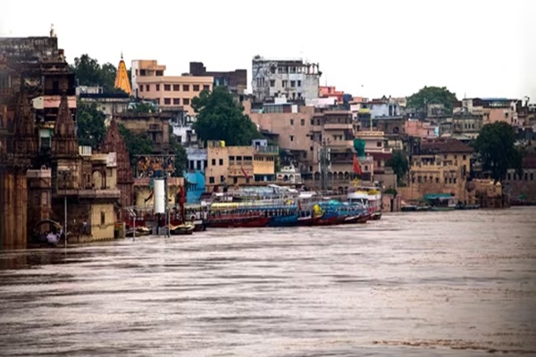 UP: Major ghats of Varanasi submerged in swelled Ganga