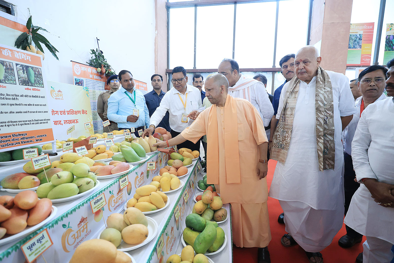 मुख्यमंत्री योगी आदित्यनाथ ने 3 दिवसीय उत्तर प्रदेश आम महोत्सव 2025 का किया शुभारंभ