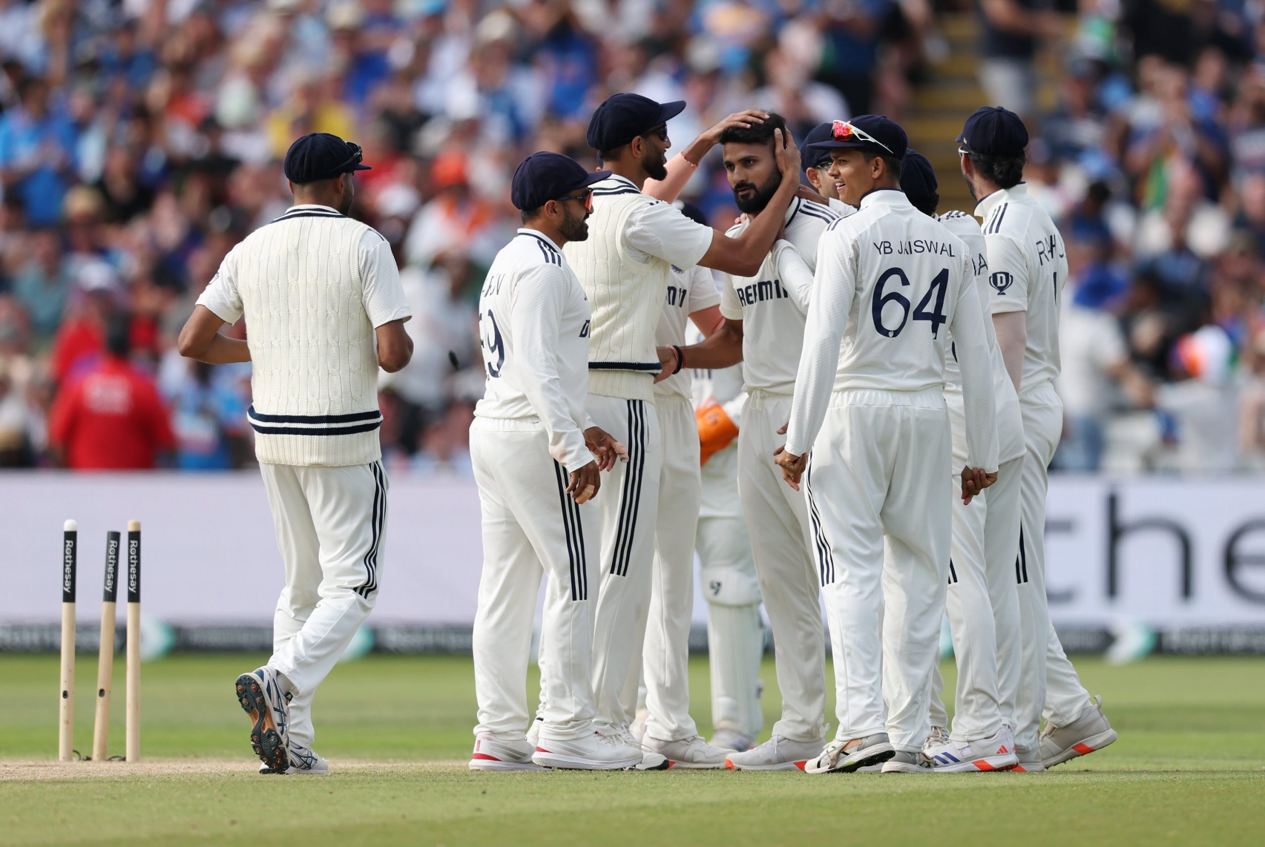 এজবাস্টনে অ্যান্ডারসন-টেন্ডুলকার ট্রফির দ্বিতীয় ক্রিকেট টেস্ট ম্যাচ জয়ের জন্য ৬০৮ রানের লক্ষ্য নিয়ে ব্যাট করতে নেমে ইংল্যান্ড দ্বিতীয় ইনিংসে দিনের শেষে ৩ উইকেটে ৭২ রান করেছে।