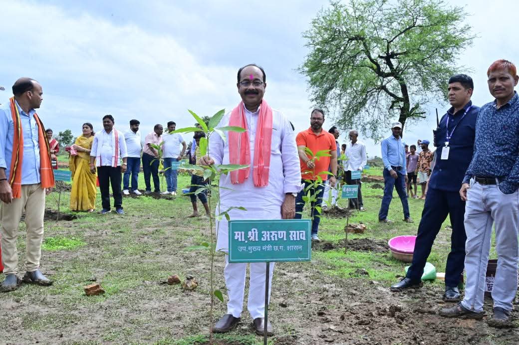 छत्तीसगढ़: एक पेड़ मां के नाम अभियान के तहत एक लाख से अधिक पौधे लगायें गए
