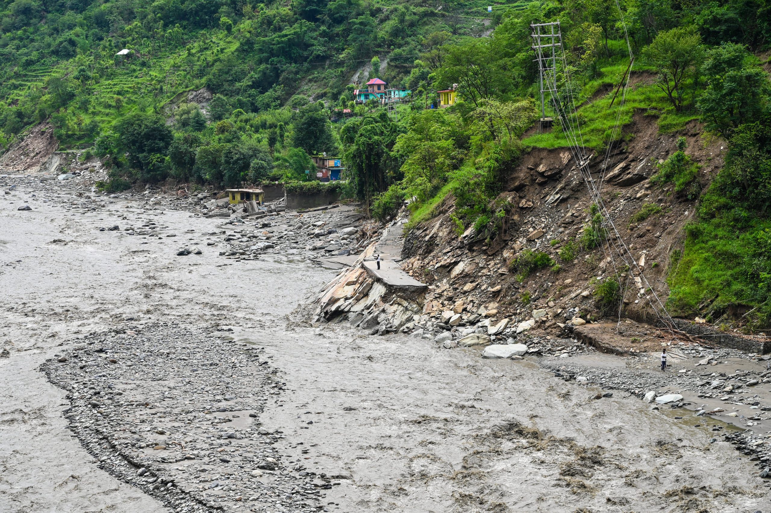 हिमाचल प्रदेश में पिछले 24 घंटों में सबसे अधिक 110 मिमी बारिश हमीरपुर जिले के अघ्घर में दर्ज की गई