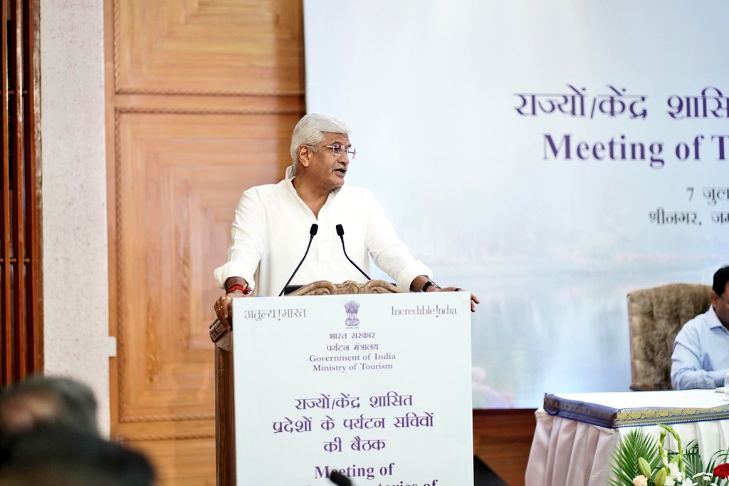 कश्मीर में पर्यटन फिर से पटरी पर, जनता का विश्वास लौट रहा है: केंद्रीय मंत्री गजेंद्र सिंह शेखावत