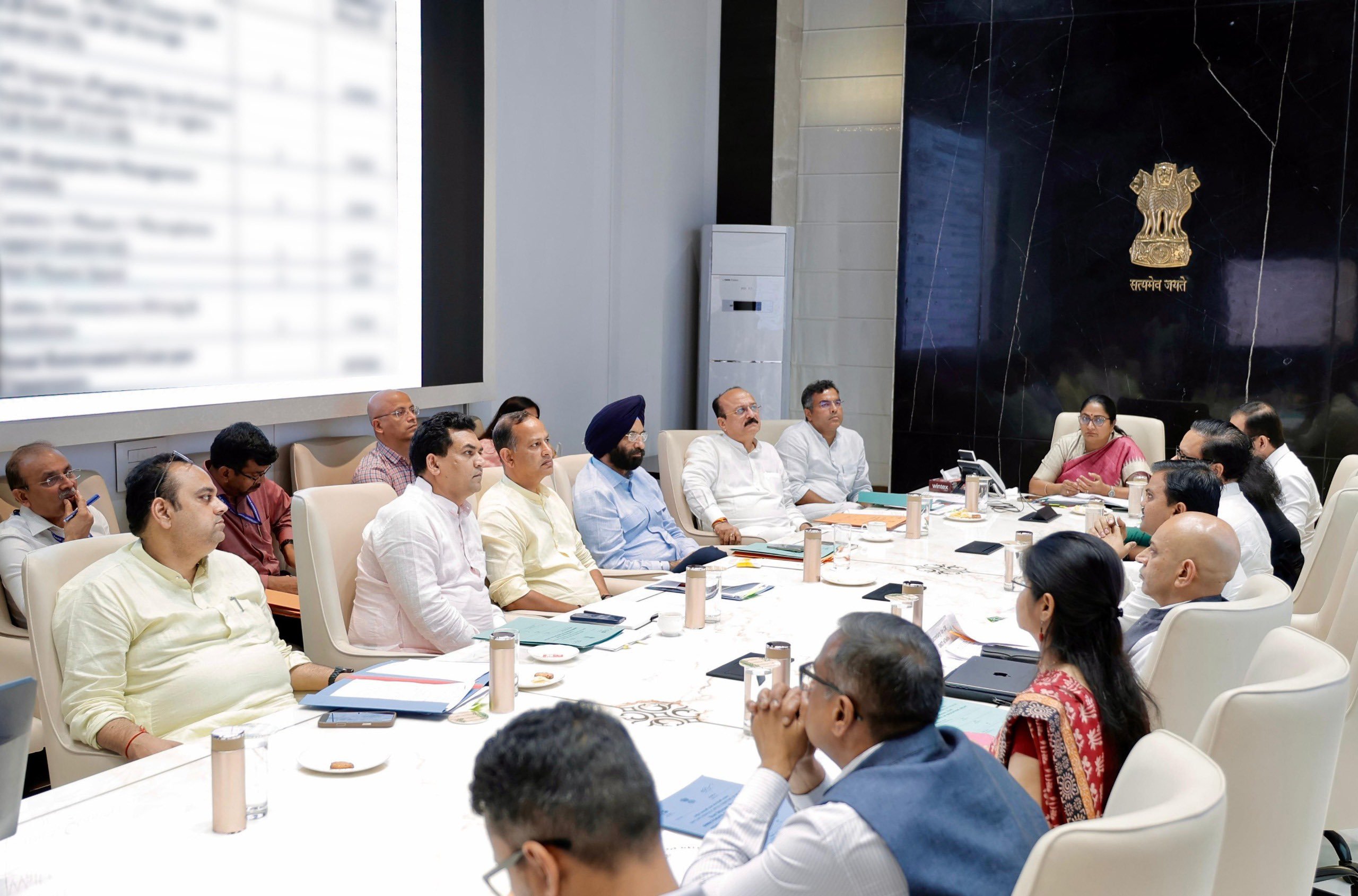 दिल्ली सरकार ने सरकारी स्कूलों में स्मार्ट क्लासरूम के लिए 900 करोड़ रुपये की मंजूरी दी
