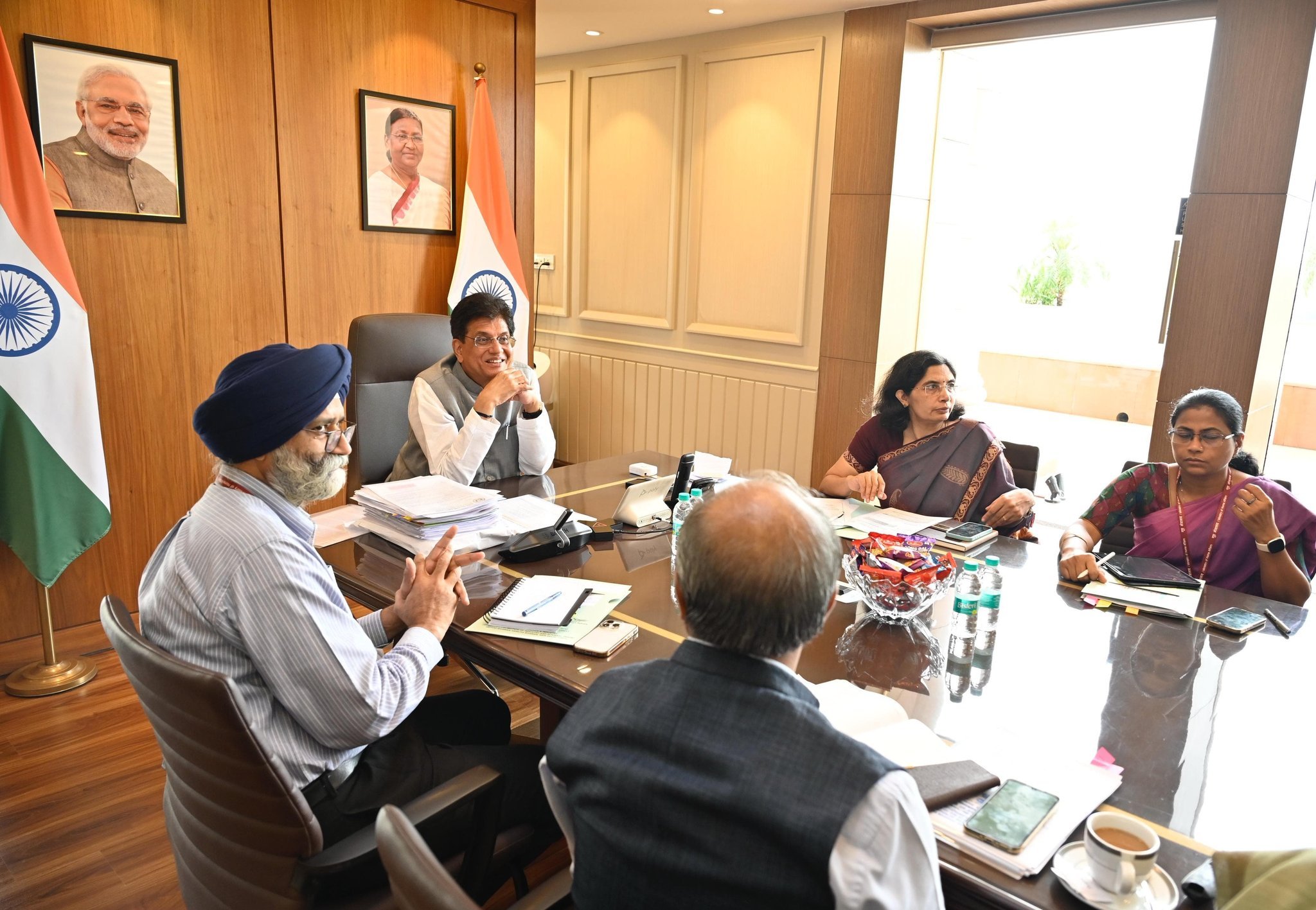 व्यापार सुगमता पर पीयूष गोयल की वरिष्ठ अधिकारियों के साथ समीक्षा बैठक