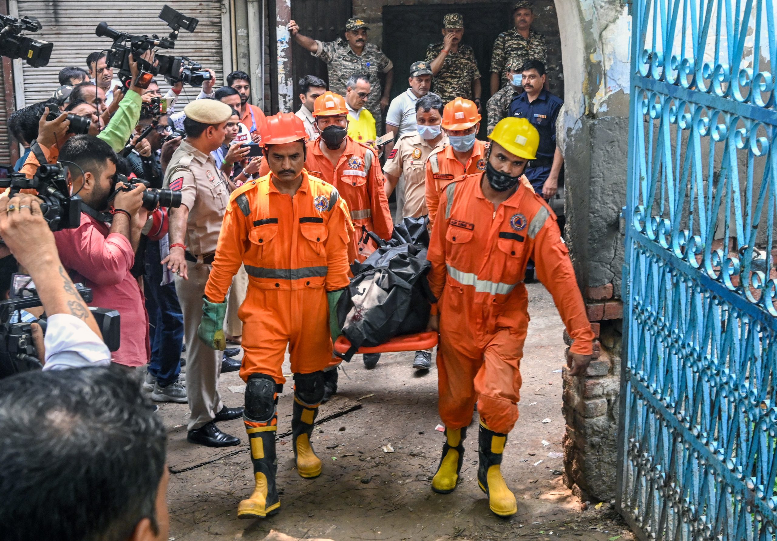 दिल्ली के सीलमपुर में चार मंजिला इमारत ढही, दो लोगों की मौत