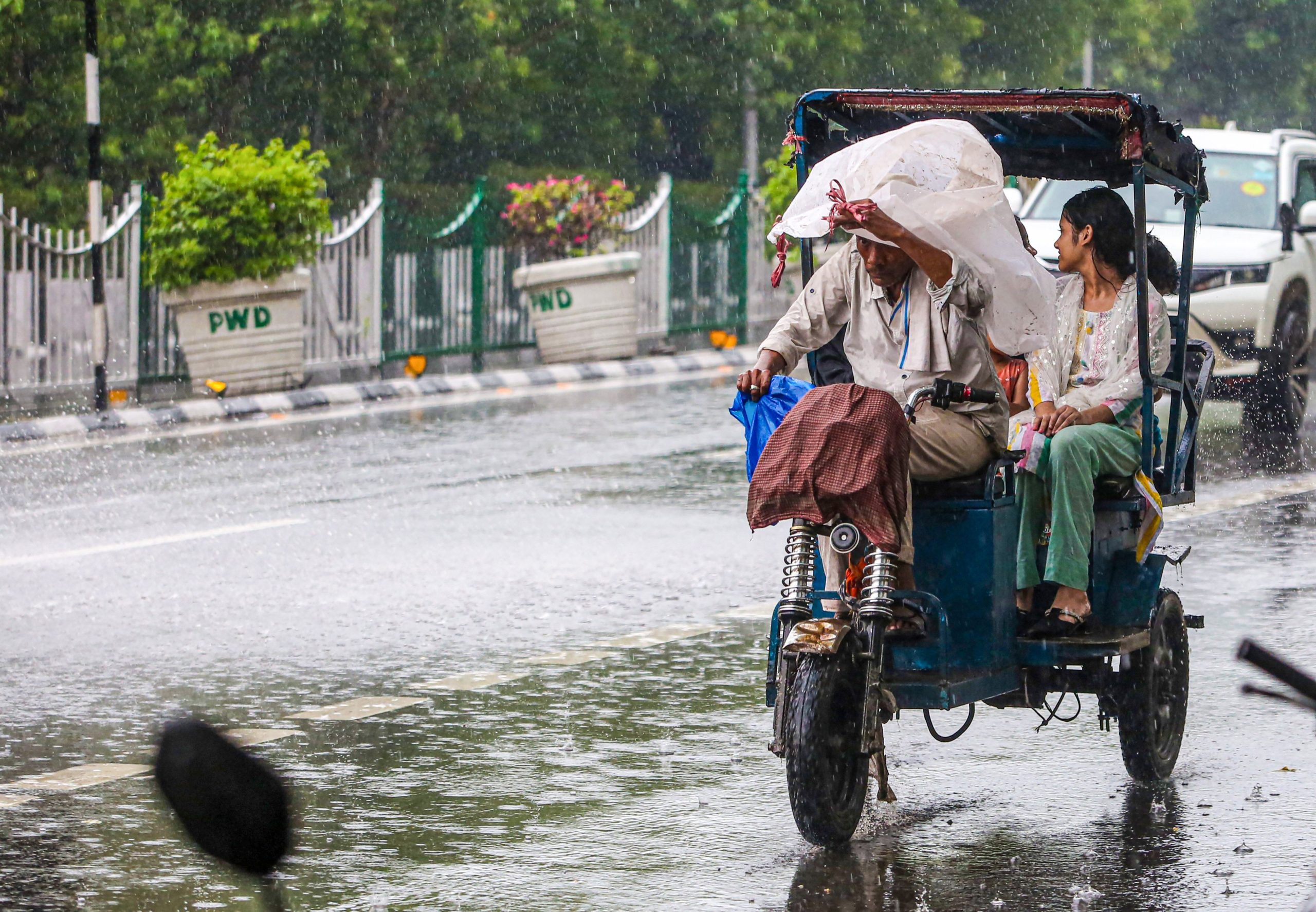 मौसम विभाग ने राजस्‍थान और मध्‍य प्रदेश के लिए अगले 48 घंटों में तेज वर्षा होने का रेड अलर्ट जारी किया