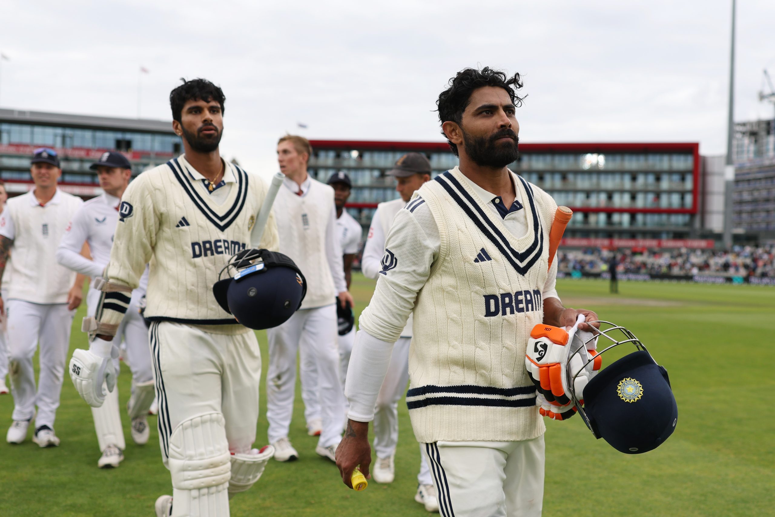 کرکٹ میں، لندن میں انڈرسن تیندلکر ٹیسٹ سیریز کے آخری اور فیصلہ کن مقابلے میں بھارت نے میزبان انگلینڈ کے خلاف اب سے کچھ دیر پہلے3 وکٹ پر 96 رن بنا لئے تھے۔