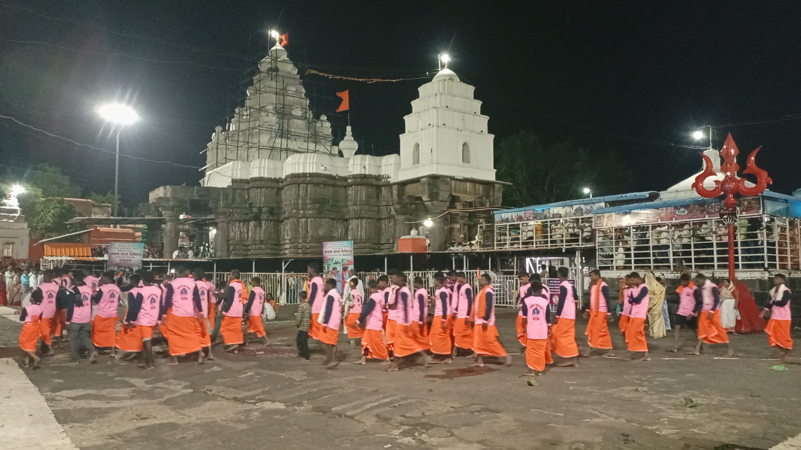 श्रावण सोमवार निमित्त राज्यातल्या शिवमंदिरांमधे दर्शनासाठी गर्दी