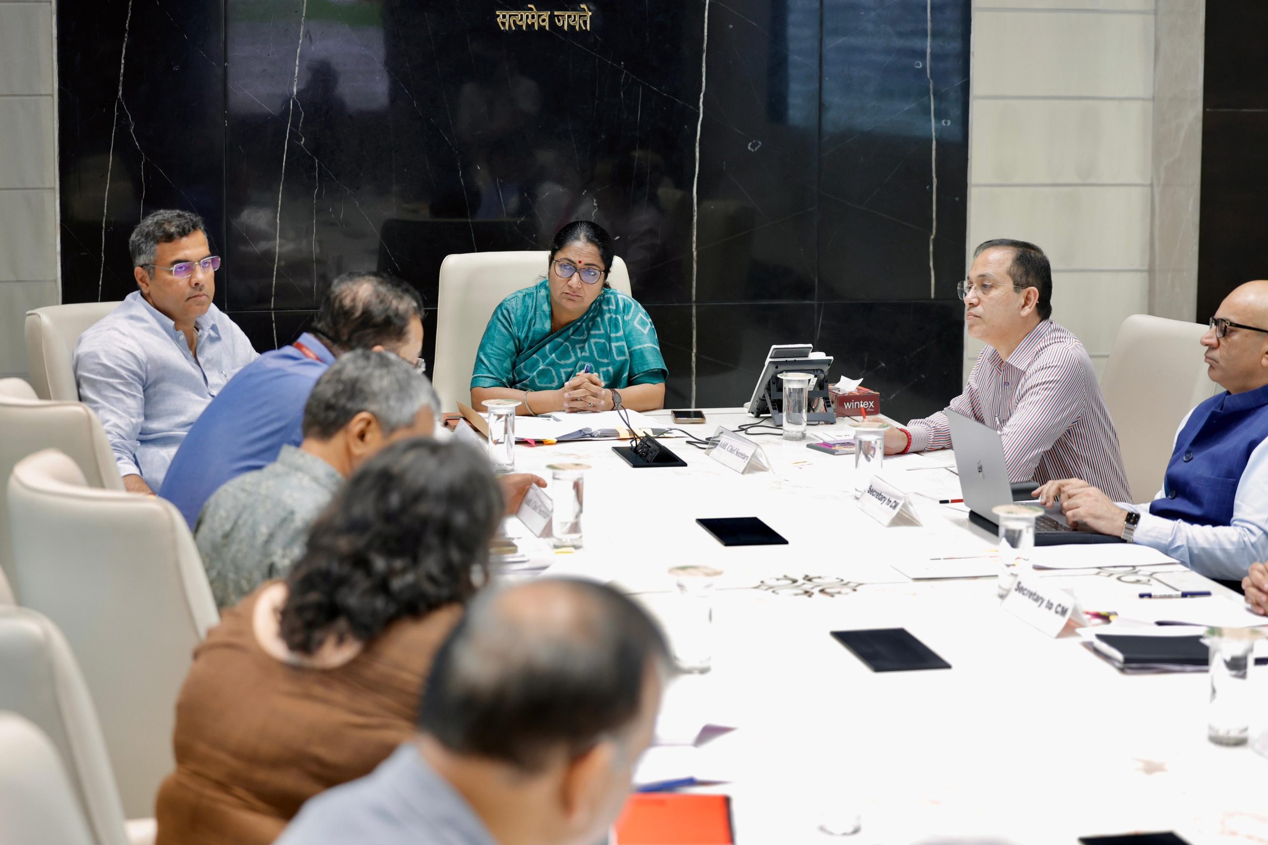 मुख्यमंत्री रेखा गुप्ता ने वित्त व्यय समिति बैठक की समीक्षा की