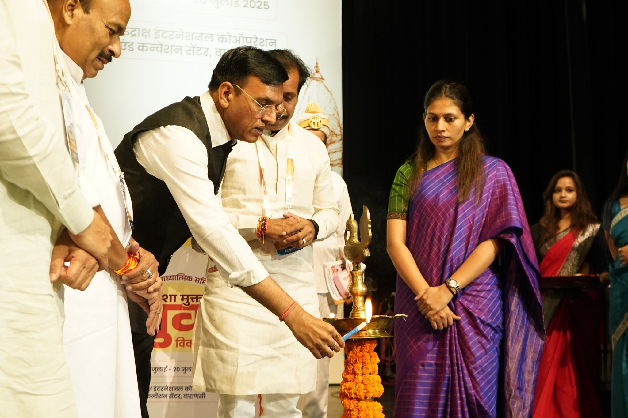 “विकसित भारत के लिए नशामुक्त युवा” विषय पर युवा आध्यात्मिक शिखर सम्मेलन काशी घोषणापत्र के साथ संपन्न