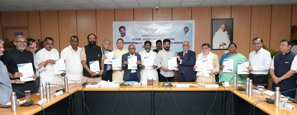तेलंगाना: स्वतंत्र विशेषज्ञ कार्य समूह ने जाति सर्वेक्षण के अध्ययन से संबंधित रिपोर्ट मुख्यमंत्री ए. रेवंत रेड्डी को सौंपी