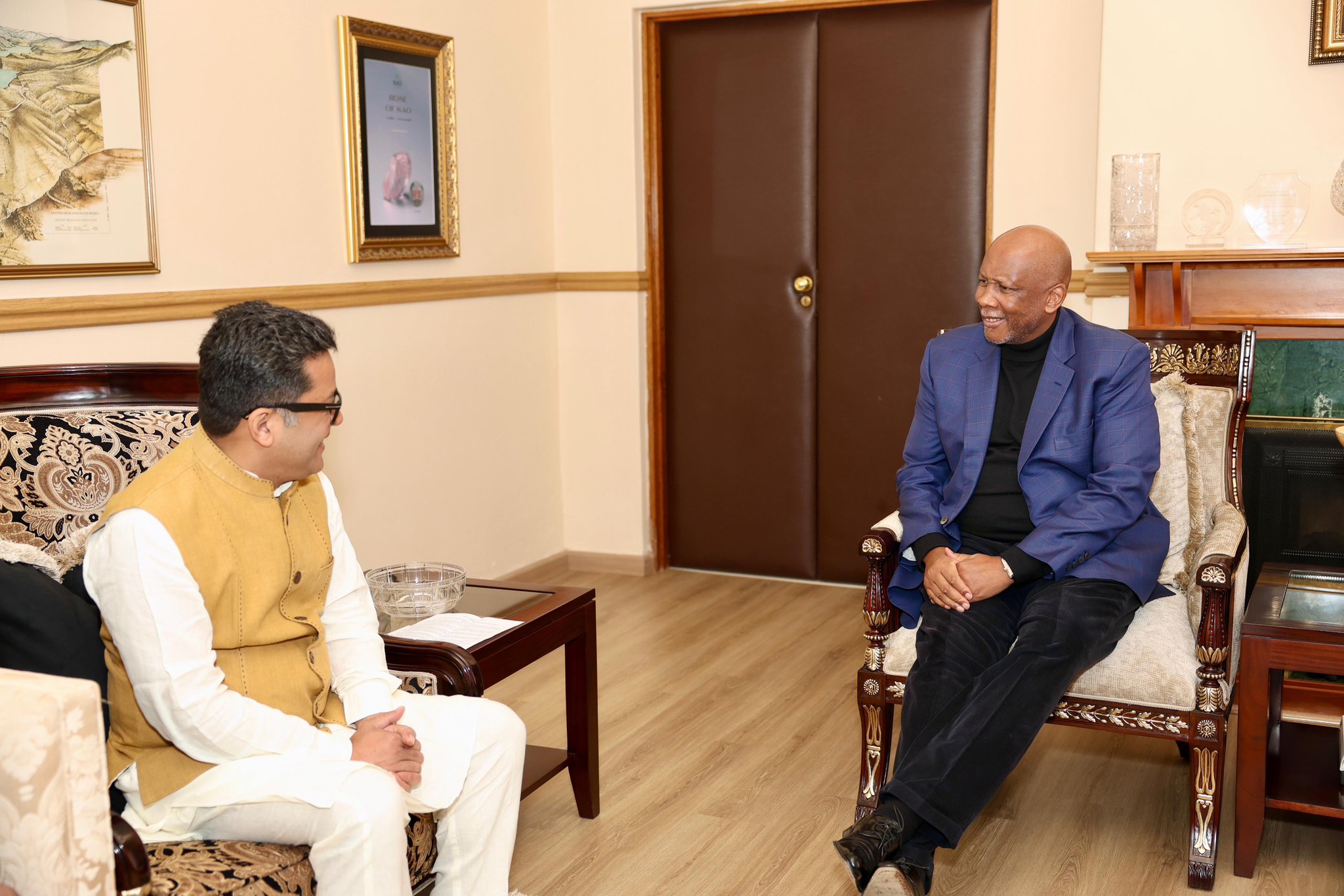विदेश राज्य मंत्री पबित्रा मार्गेरिटा ने लेसोथो के मासेरू में राजा लेत्सी से की मुलाकात