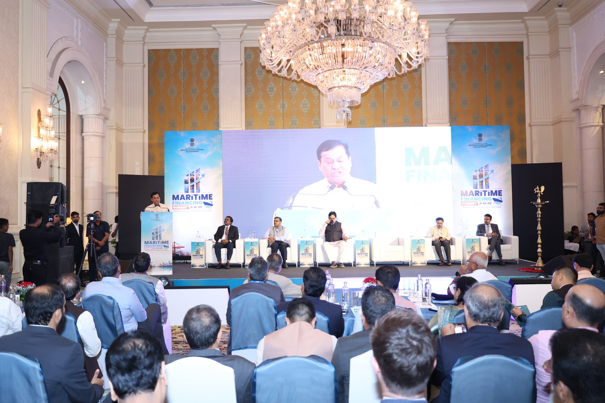 শক্তিশালী নীতি রূপায়ণ ও লগ্নি বৃদ্ধির ফলে সামুদ্রিক শক্তি হিসেবে ভারত এক বিশেষ পরিবর্তনের মধ্য দিয়ে যাচ্ছে বলে মন্তব্য করেন কেন্দ্রীয় বন্দর, জাহাজ ও জলপথ মন্ত্রী সর্বানন্দ সোনোয়াল।