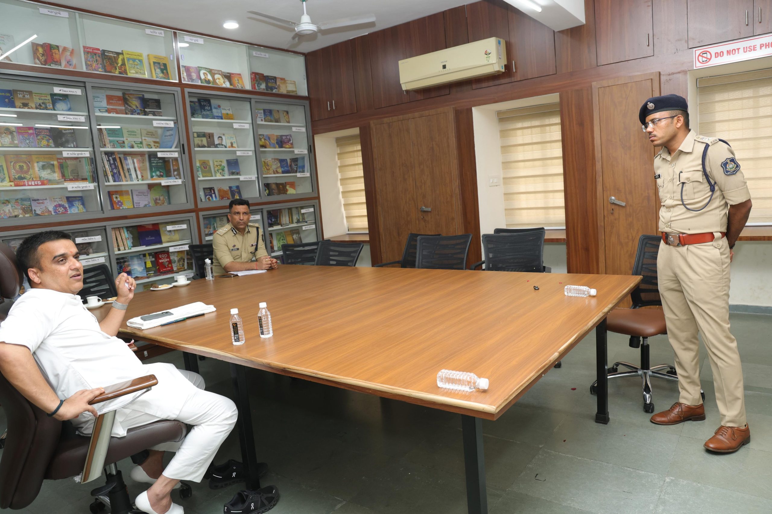 મોરબીમાં ગૃહ રાજ્ય મંત્રીની અરજદારોની સમસ્યાઓનો તાત્કાલિક ઉકેલ લાવવા પોલીસ તંત્રને સૂચના