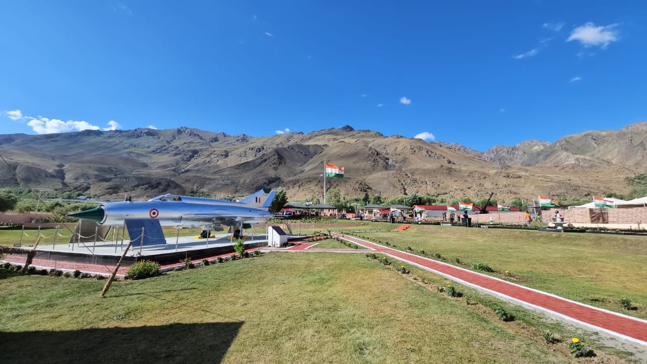 Kargil Vijay Diwas commemorated with solemn ceremony at lamochan view point in Drass
