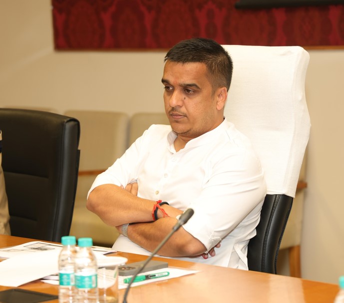 રાજ્યભર ગરબા આયોજકો દ્વારા અગિયાર વાગ્યા બાદ સિંદૂર ગરબા યોજીને ભારતીય સૈન્યના સાહસને બિરદાવ્યું