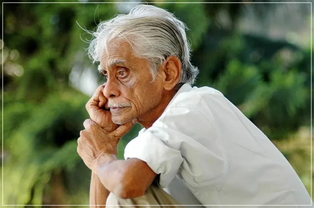 সুগন্ধি পখিলাৰ কবি হীৰেণ ভট্টাচাৰ্য্যৰ আজি ওপজা দিন