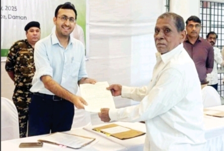 કેન્દ્રશાસિત પ્રદેશ દમણમાં જિલ્લા કલેક્ટરની અધ્યક્ષતામાં વેચાણ પરવાનગી અને સનદ શિબિર યોજાઈ ગઈ.