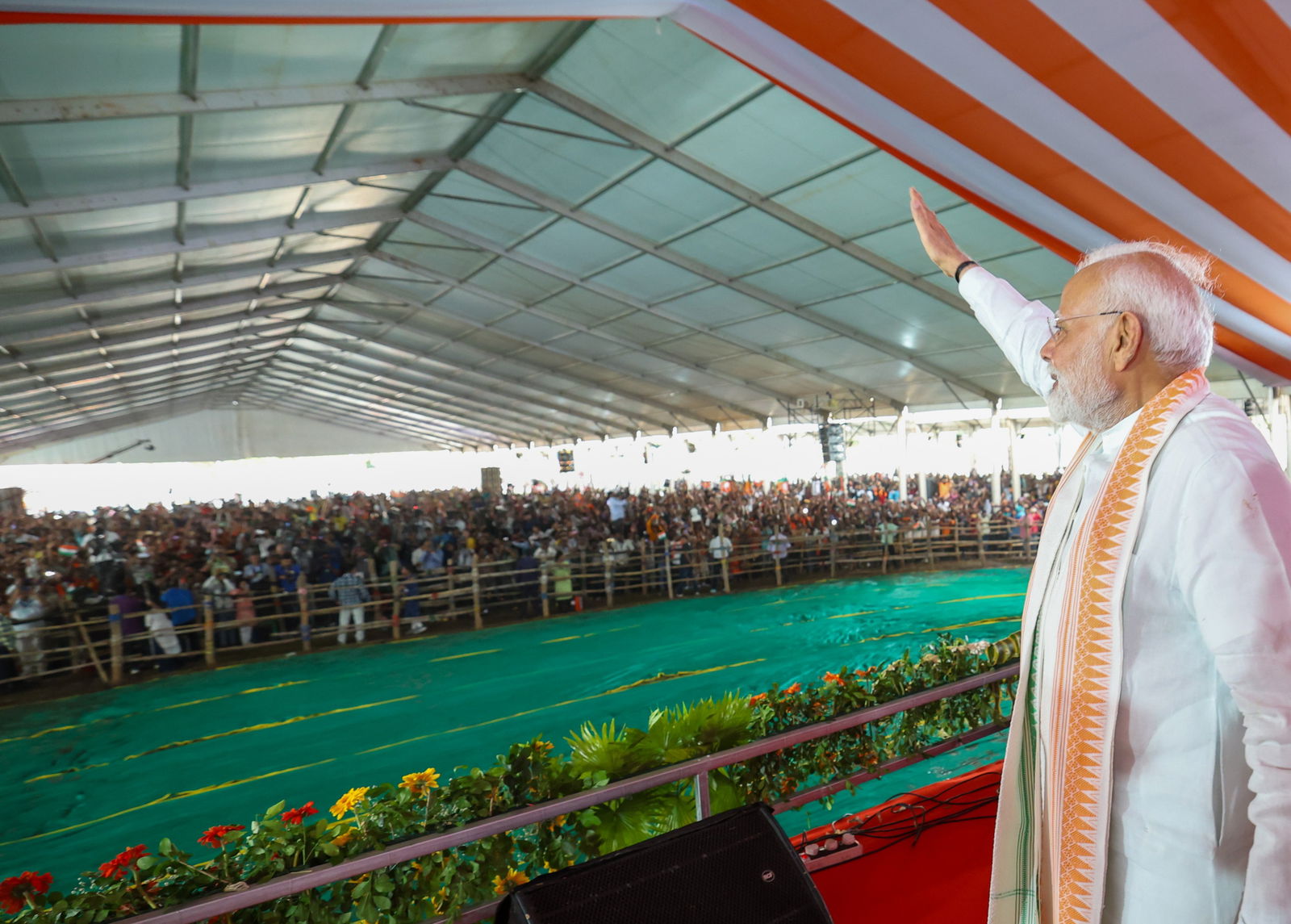 দুর্গাপুরে আজ বিজেপির আয়োজিত সভায়, ভাষণে প্রধানমন্ত্রী অনুপ্রবেশ ইস্যুতে রাজ্যের তৃণমূল কংগ্রেস সরকারের তীব্র সমালোচনা করেন