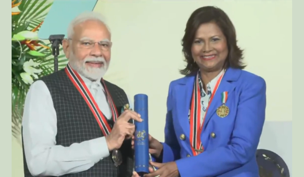 प्रधानमंत्री नरेन्द्र मोदी को त्रिनिदाद एंड टोबैगो के सर्वोच्च नागरिक सम्मान ‘ऑर्डर ऑफ त्रिनिदाद एंड टोबैगो’ से सम्मानित किया गया
