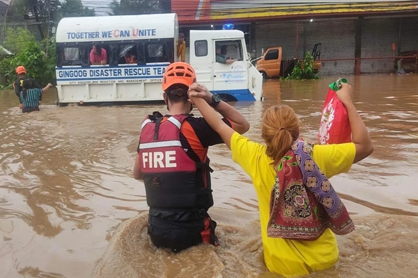 Flood & landslides kill 12 in Philippines; 2.7 million people evacuated
