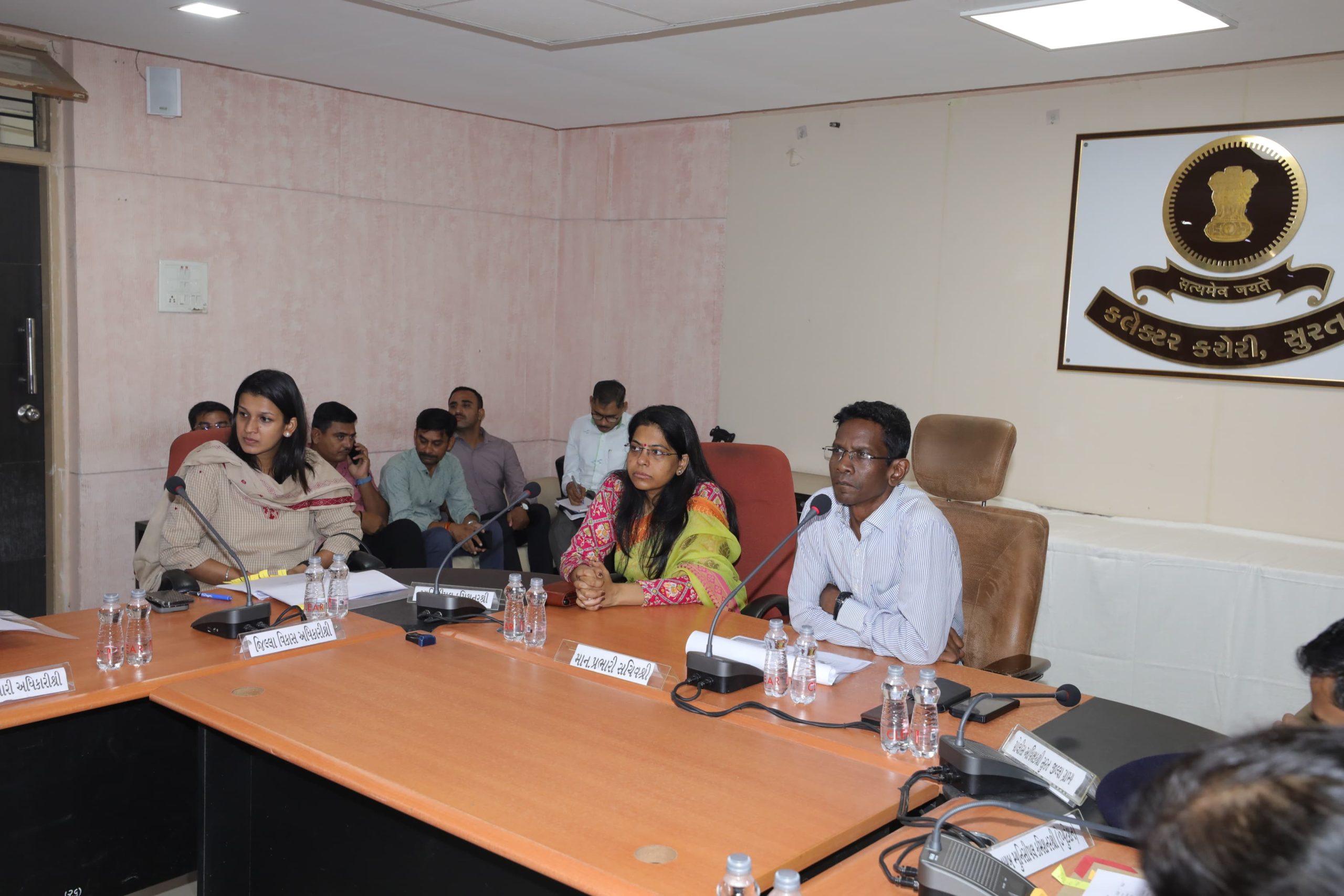 સુરત જિલ્લાના  પ્રભારી સચિવ રાજીવ ટોપનોના અધ્યક્ષસ્થાને સમીક્ષા બેઠક યોજાઇ.