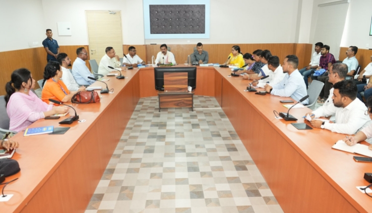 বিশ্বনাথ জিলাত আৱণ্টন দিয়া চৰকাৰী গৃহসমূহৰ নিৰ্মাণ কাৰ্য ৩০ অক্টোবৰৰ ভিতৰত সম্পূৰ্ণ কৰিবলৈ মন্ত্ৰী ৰণজিৎ কুমাৰ দাসৰ নিৰ্দেশ
