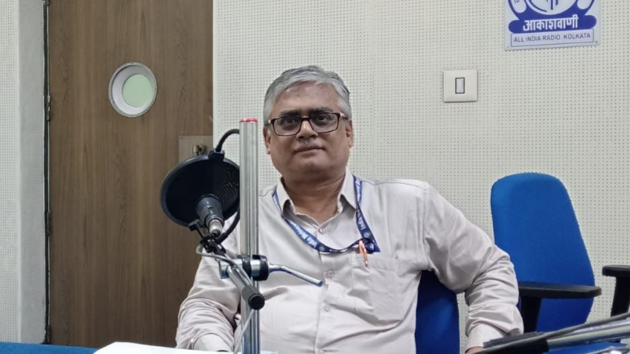 দক্ষিণবঙ্গের বিভিন্ন জেলায় আগামী ২৪ ঘণ্টায় ভারী থেকে অতি ভারী এবং কোথাও কোথাও অত্যন্ত ভারী বৃষ্টি হওয়ার সম্ভাবনা রয়েছে