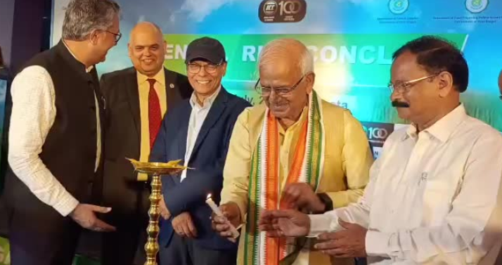 রাজ্যের কৃষি মন্ত্রী শোভনদেব চট্টোপাধ্যায় বলেন, কৃষক বন্ধু প্রকল্পের মাধ্যমে কৃষকদের আয় সুনিশ্চিত করার ফলে বাংলায় কৃষক আত্মহত্যার প্রবণতা কমেছে