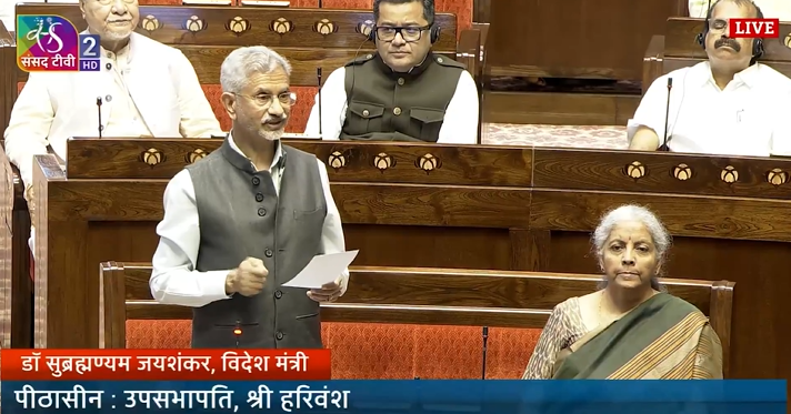 راجیہ سبھا میں آپریشن سندور پر بحث آج پھر شروع ہوگئی ہے۔ بحث کا آغاز کرتے ہوئے وزیر خارجہ ڈاکٹر ایس جے شنکر نے کہا کہ خون اور پانی ایک ساتھ نہیں بہہ سکتے