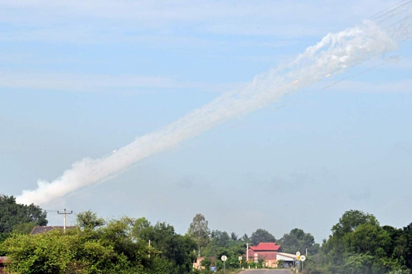 Cambodia prohibits all flights from flying across fighting zones with Thailand