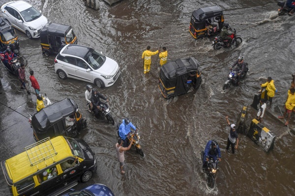 Maharashtra: Konkan receives heavy rainfall, traffic disruption on Mumbai-Goa Highway
